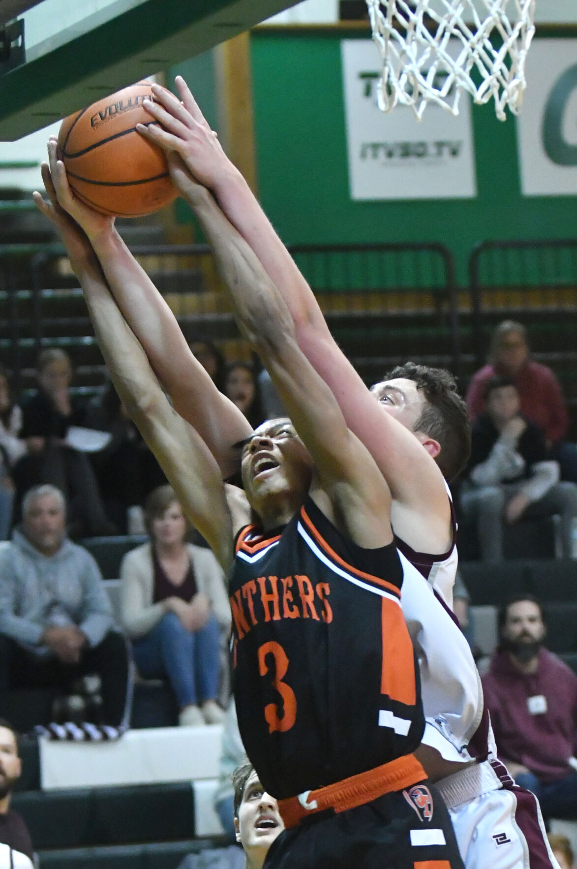 90-year-old Geneseo woman gets college degree 112622-qc-spt-ut-rockridge hoops-090